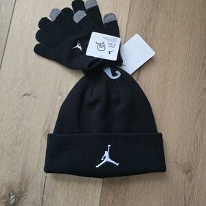 Jordan Boys Essentials Beanie and Gloves Swt